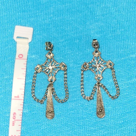 Vintage silver toned earrings - Picture 3 of 3